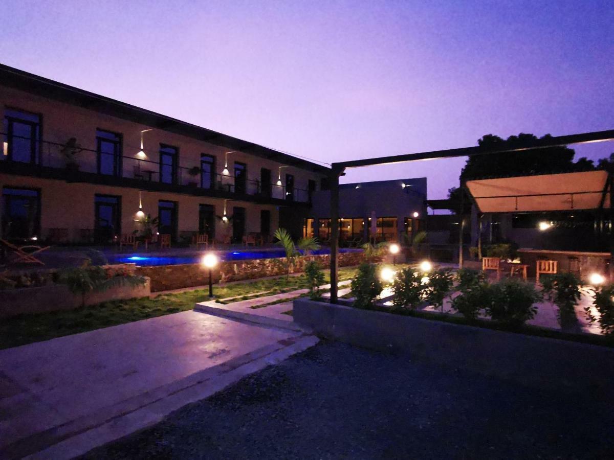 Au Bord De L'Eau Hotel Bamako Exterior photo