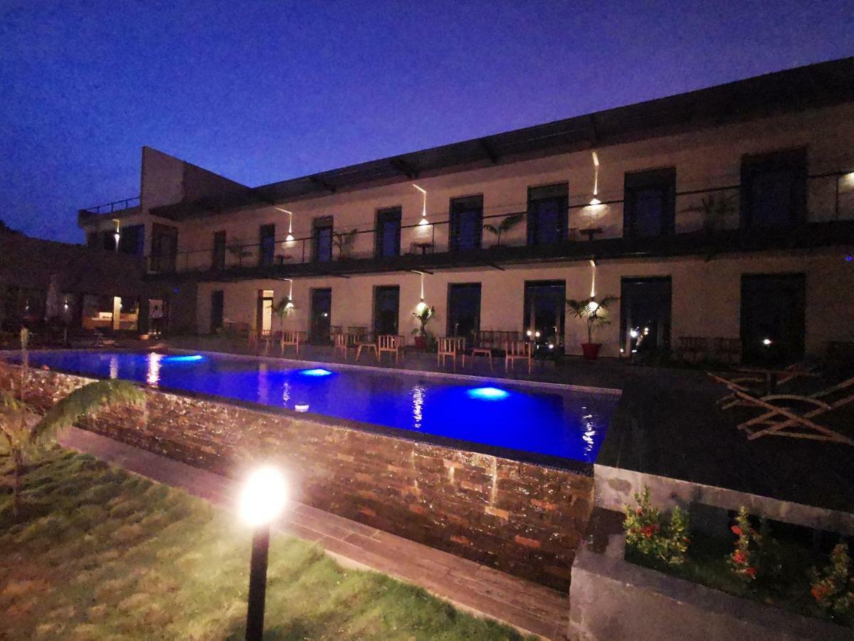 Au Bord De L'Eau Hotel Bamako Exterior photo