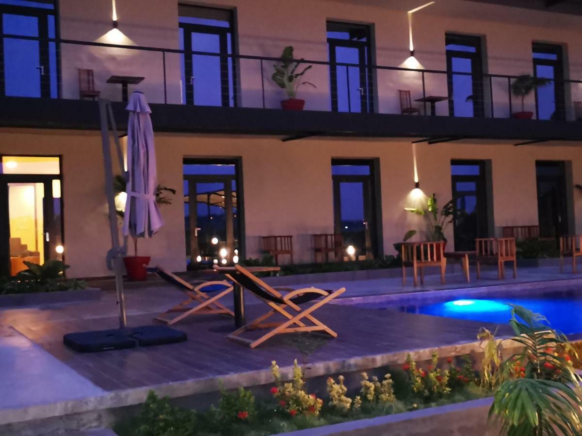 Au Bord De L'Eau Hotel Bamako Exterior photo